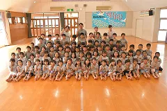 同窓会に集まった卒園児たち