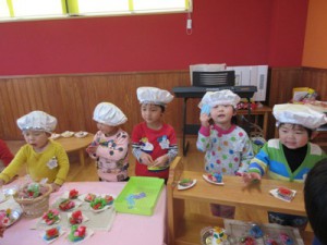 幼稚園、楽しいね&卒園生が来てくれました♪(石丸・伊藤)