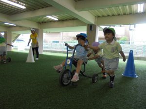 観劇会と異年齢会食　（内田）