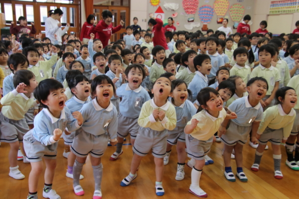 ディラン先生のキッズタイム！異年齢会食！！(田嶋)