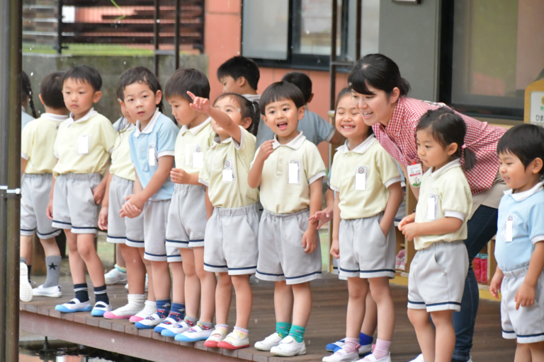 雨の日の幼稚園(中富)