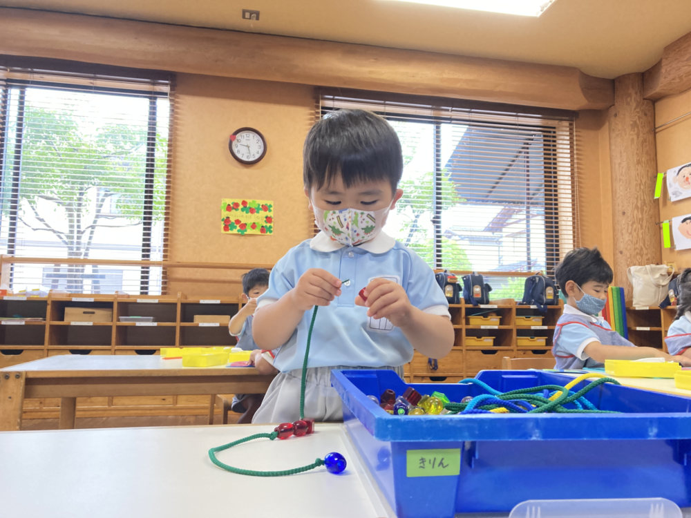 雨の日も元気な森っ子(定良)