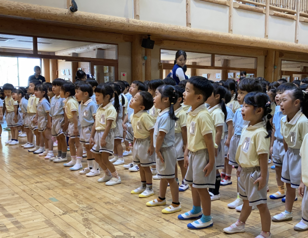 歯科検診・あおむしのカレンダー(西村　優花・森川）