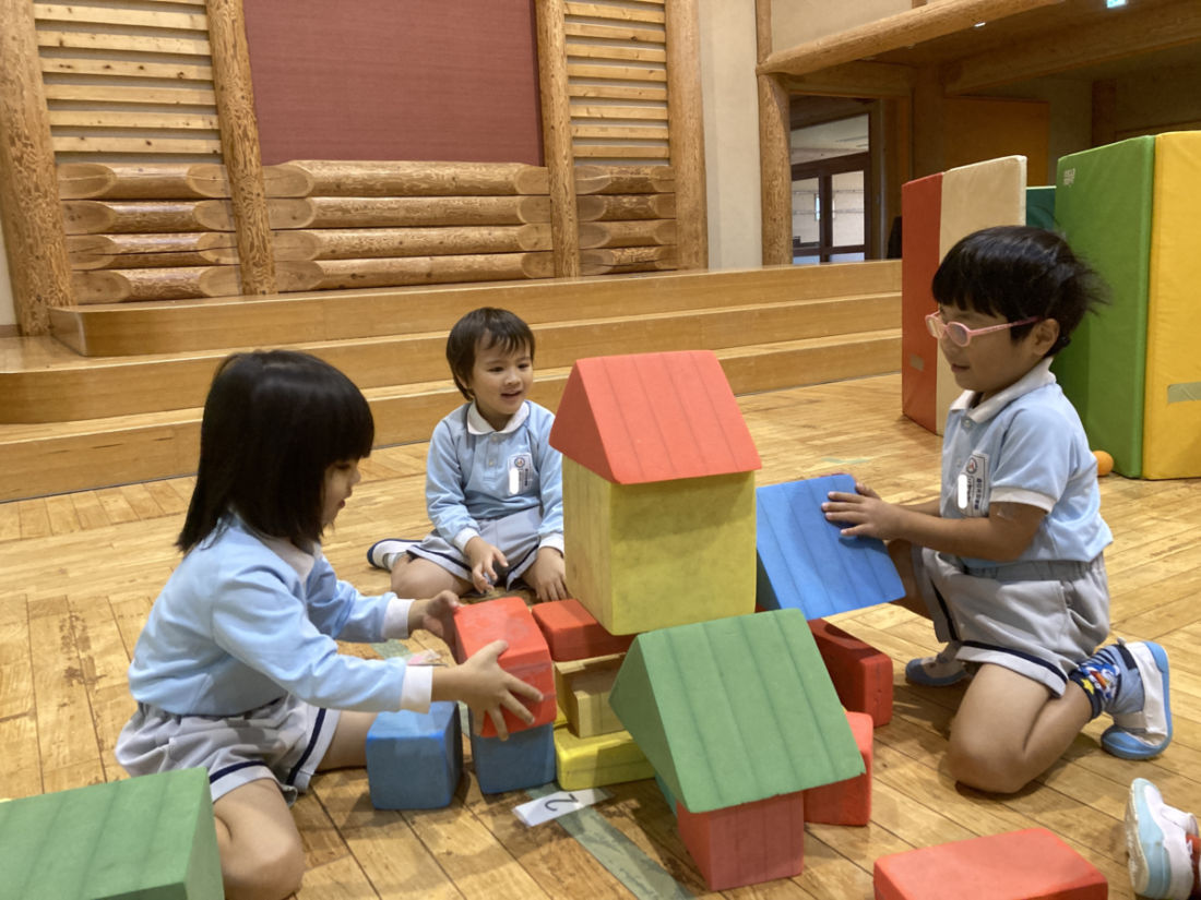 雨の日の森っ子・しめ縄作り（宮部・森川）