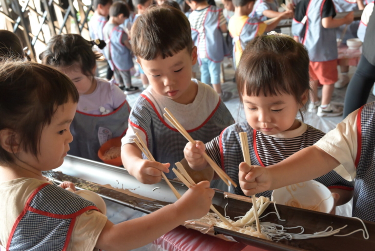 夏の風物詩、そうめん流し！（江口）