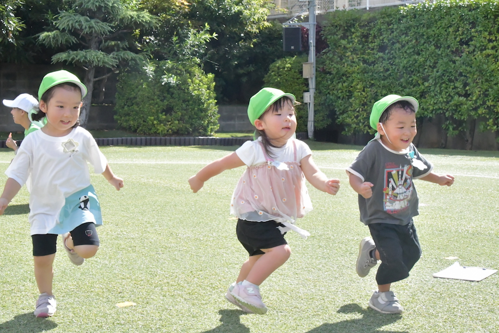 くすの木：雨に負けないくすっ子！（吉本）