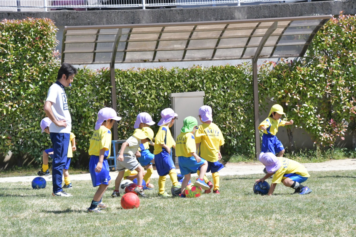 サッカー教室の園児たち