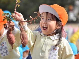 いい顔がいっぱい！in 芋畑　【園長】
